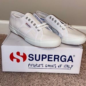 white superga tennis shoes